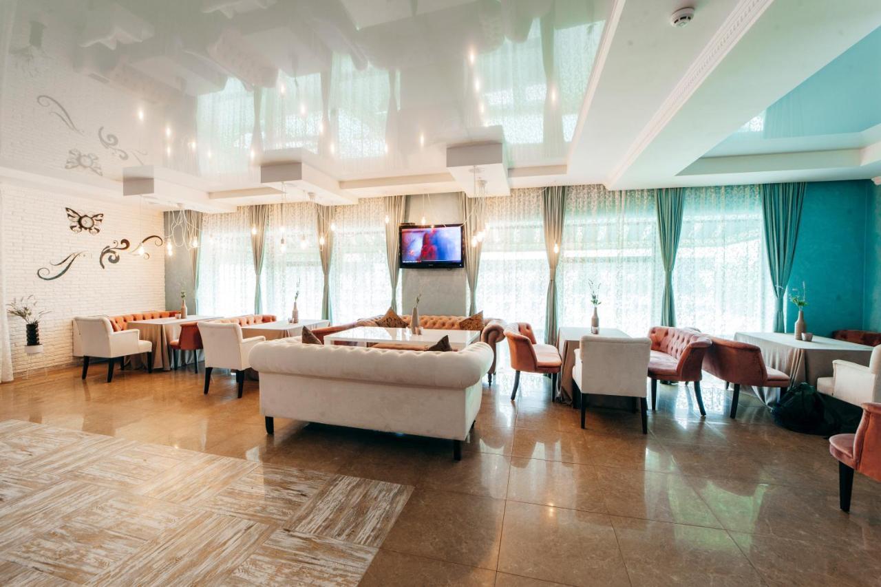 Hotel Butterfly Sadove Esterno foto