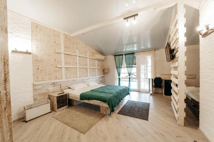 Hotel Butterfly Sadove Esterno foto