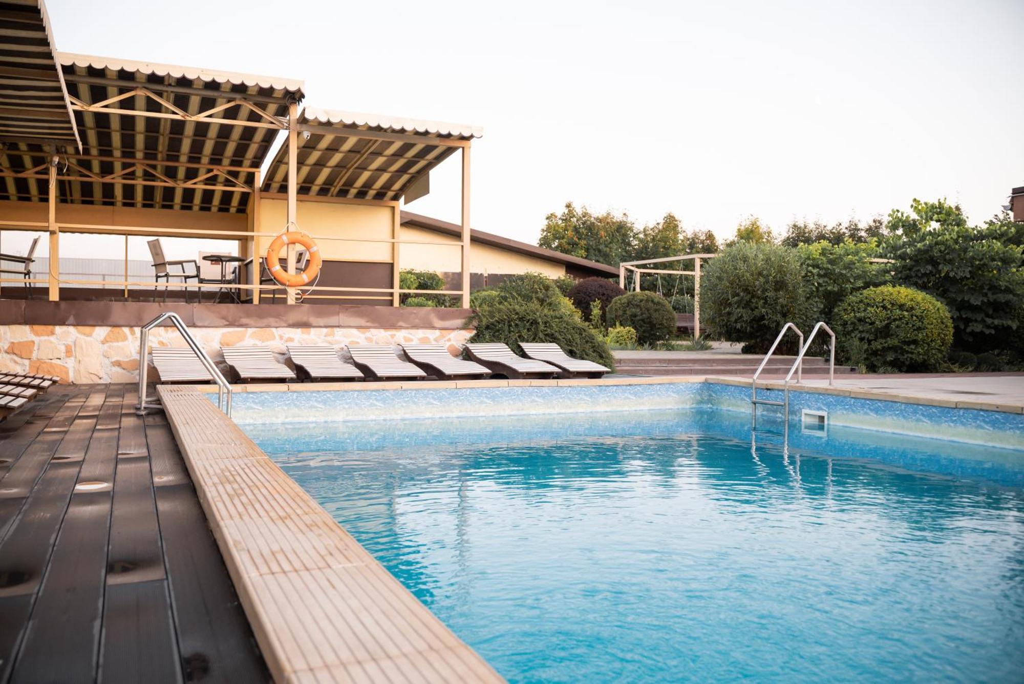Hotel Butterfly Sadove Esterno foto