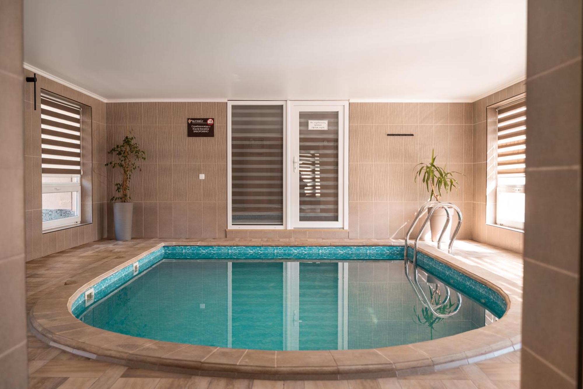 Hotel Butterfly Sadove Esterno foto