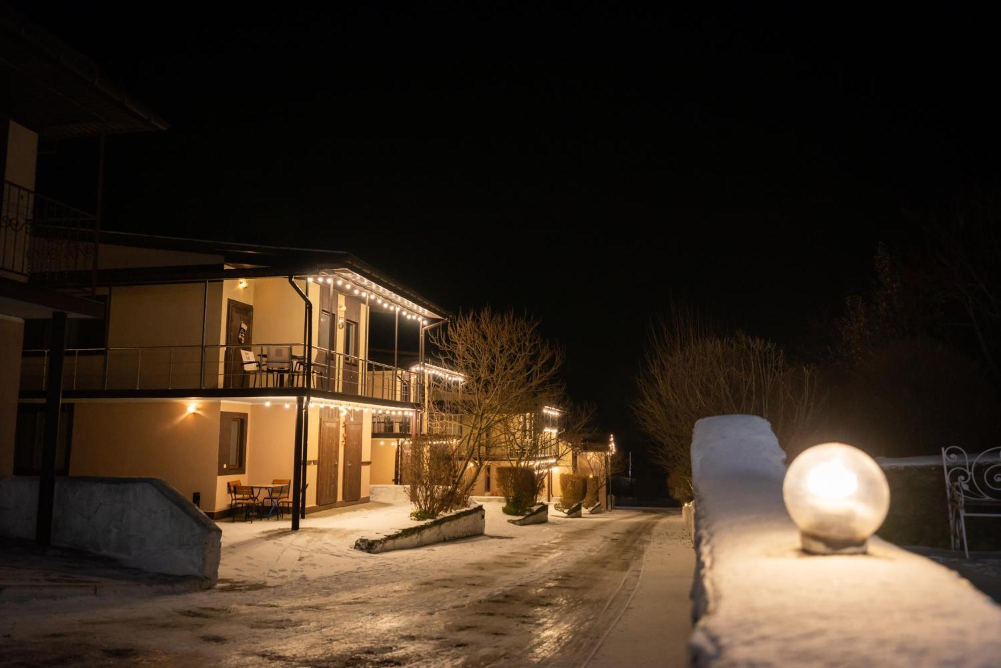 Hotel Butterfly Sadove Esterno foto