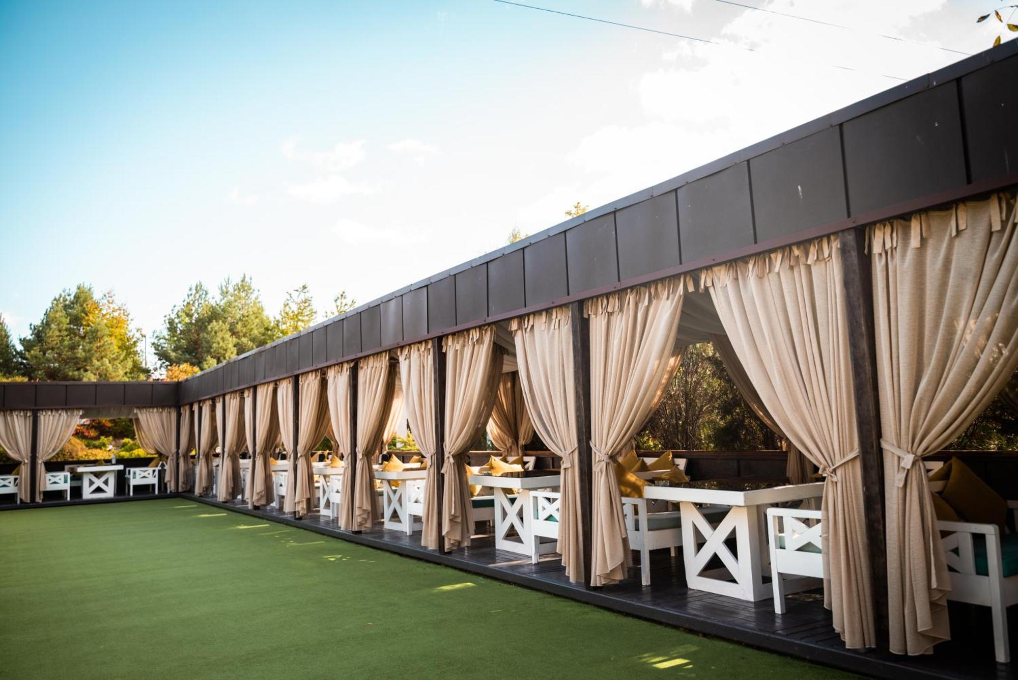 Hotel Butterfly Sadove Esterno foto