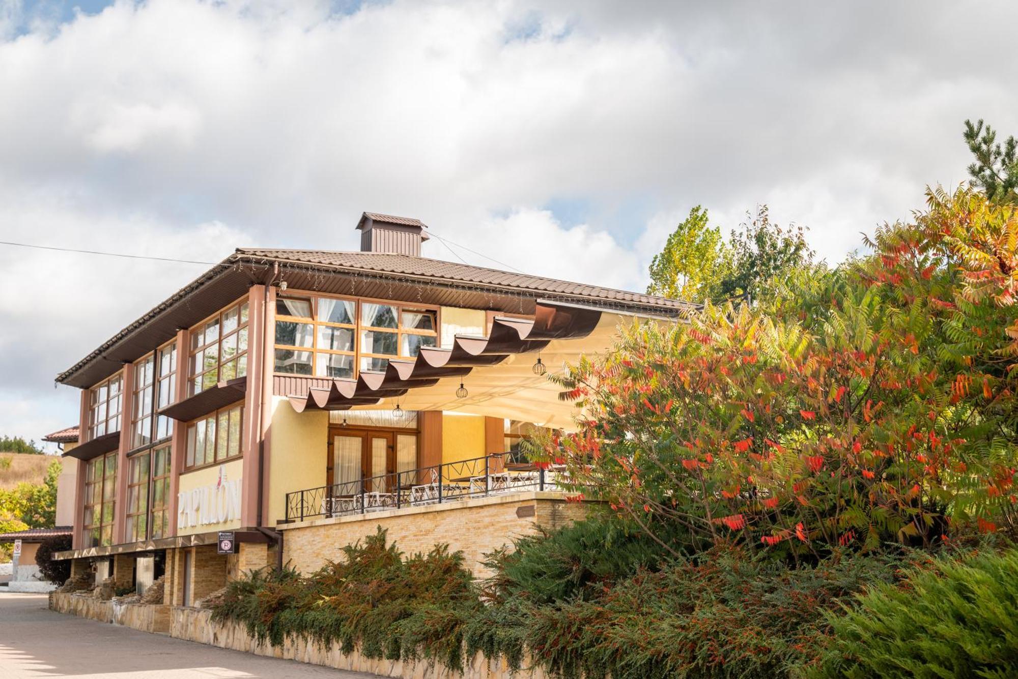 Hotel Butterfly Sadove Esterno foto