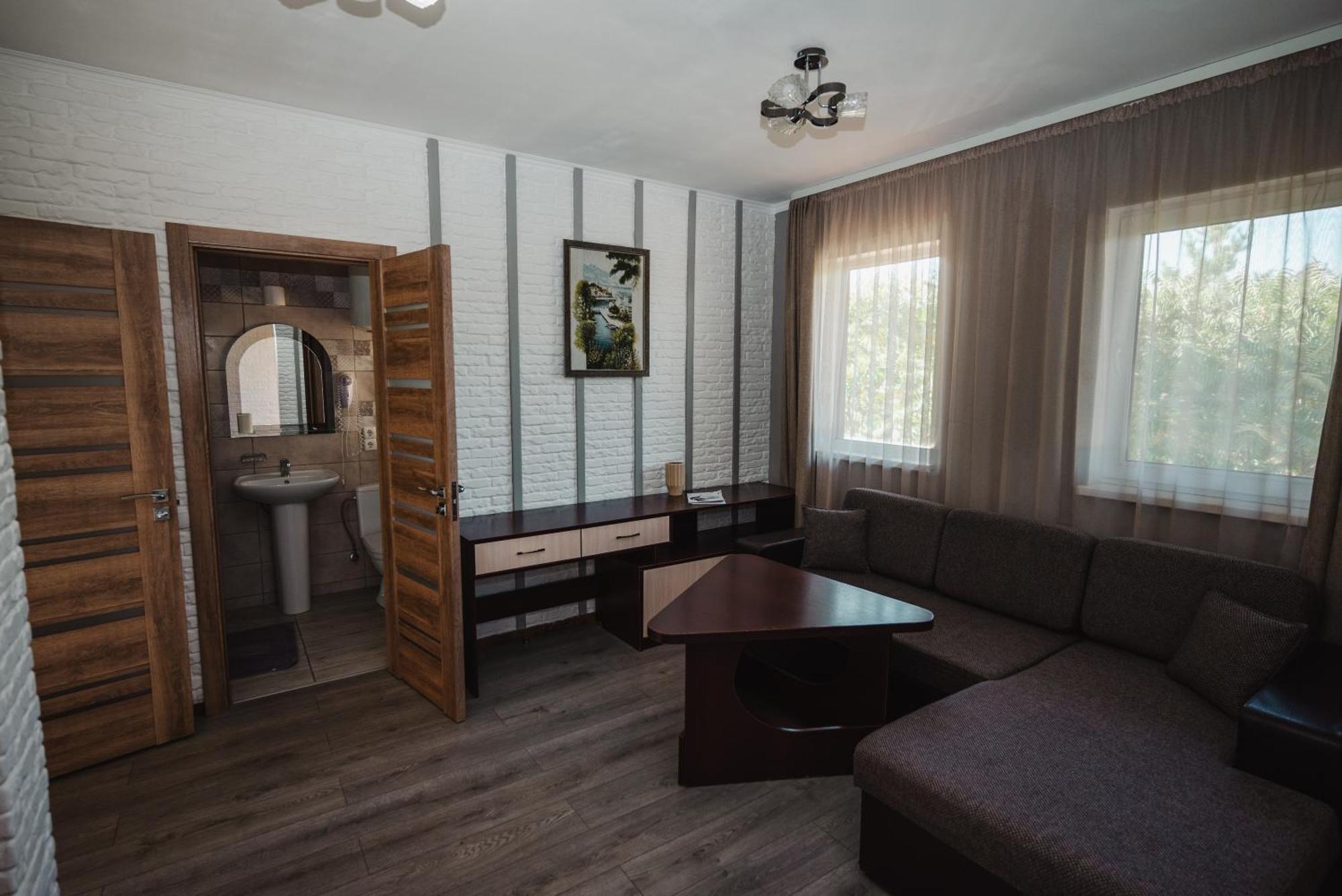 Hotel Butterfly Sadove Esterno foto