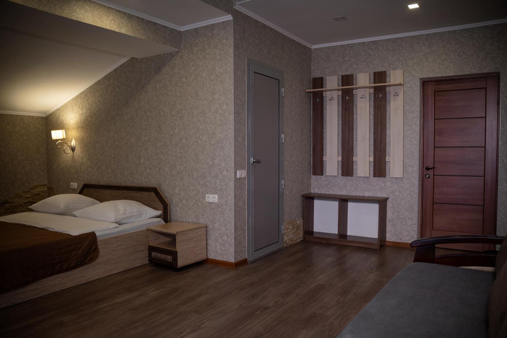 Hotel Butterfly Sadove Esterno foto