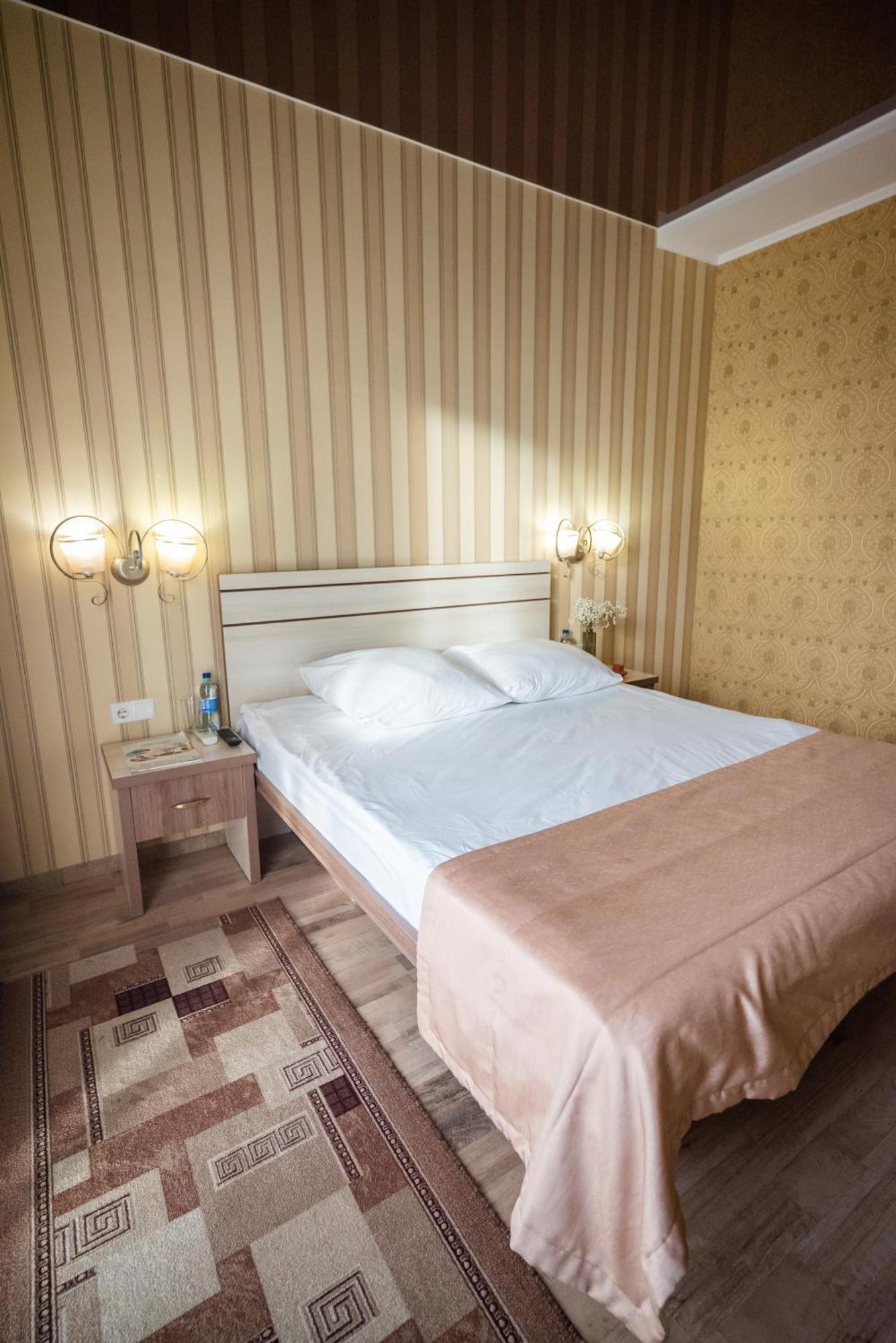 Hotel Butterfly Sadove Esterno foto