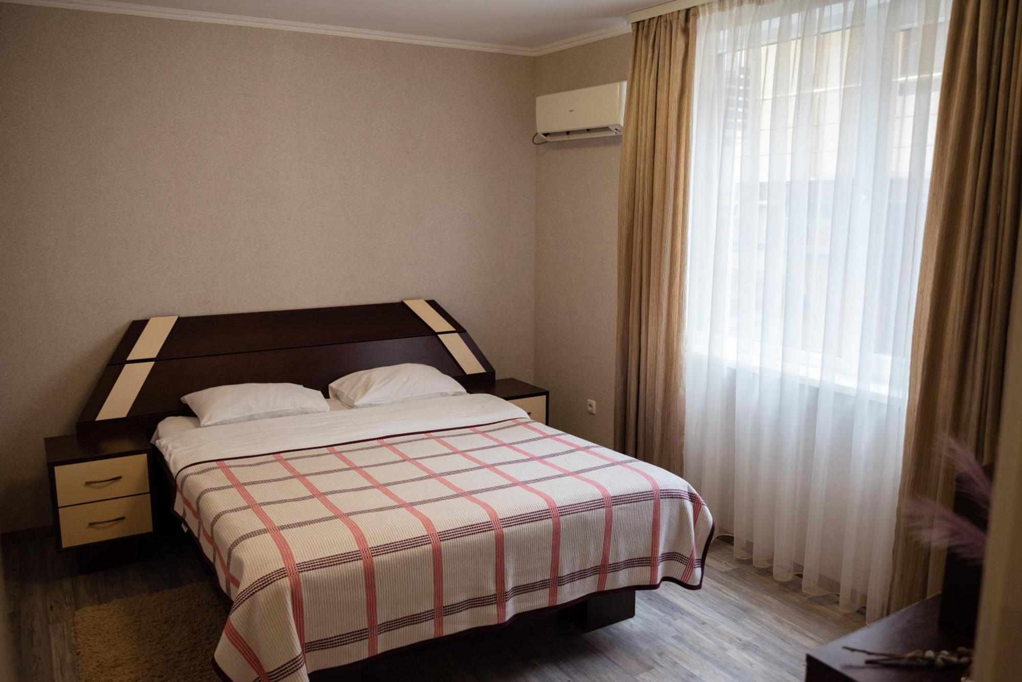 Hotel Butterfly Sadove Esterno foto