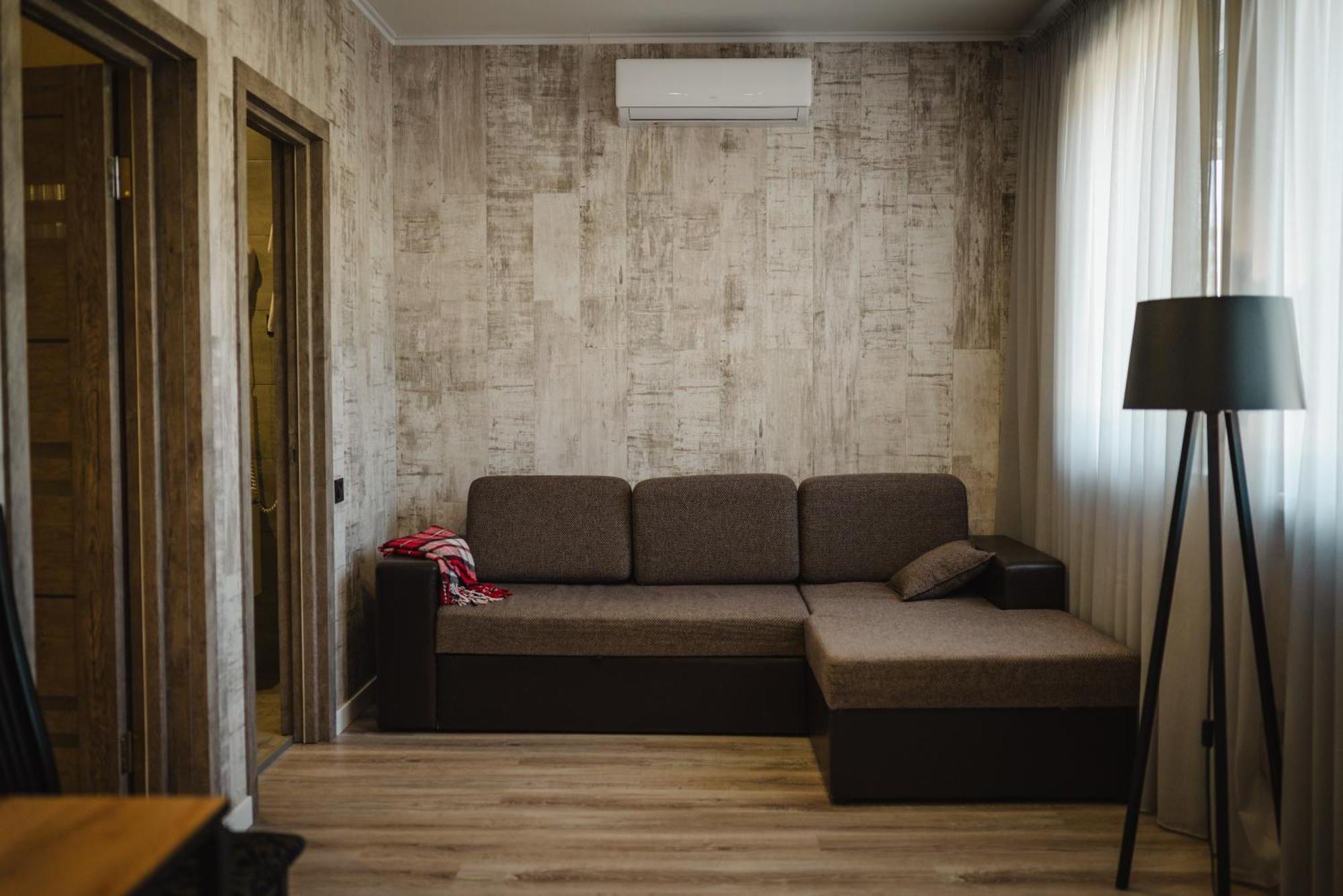 Hotel Butterfly Sadove Esterno foto