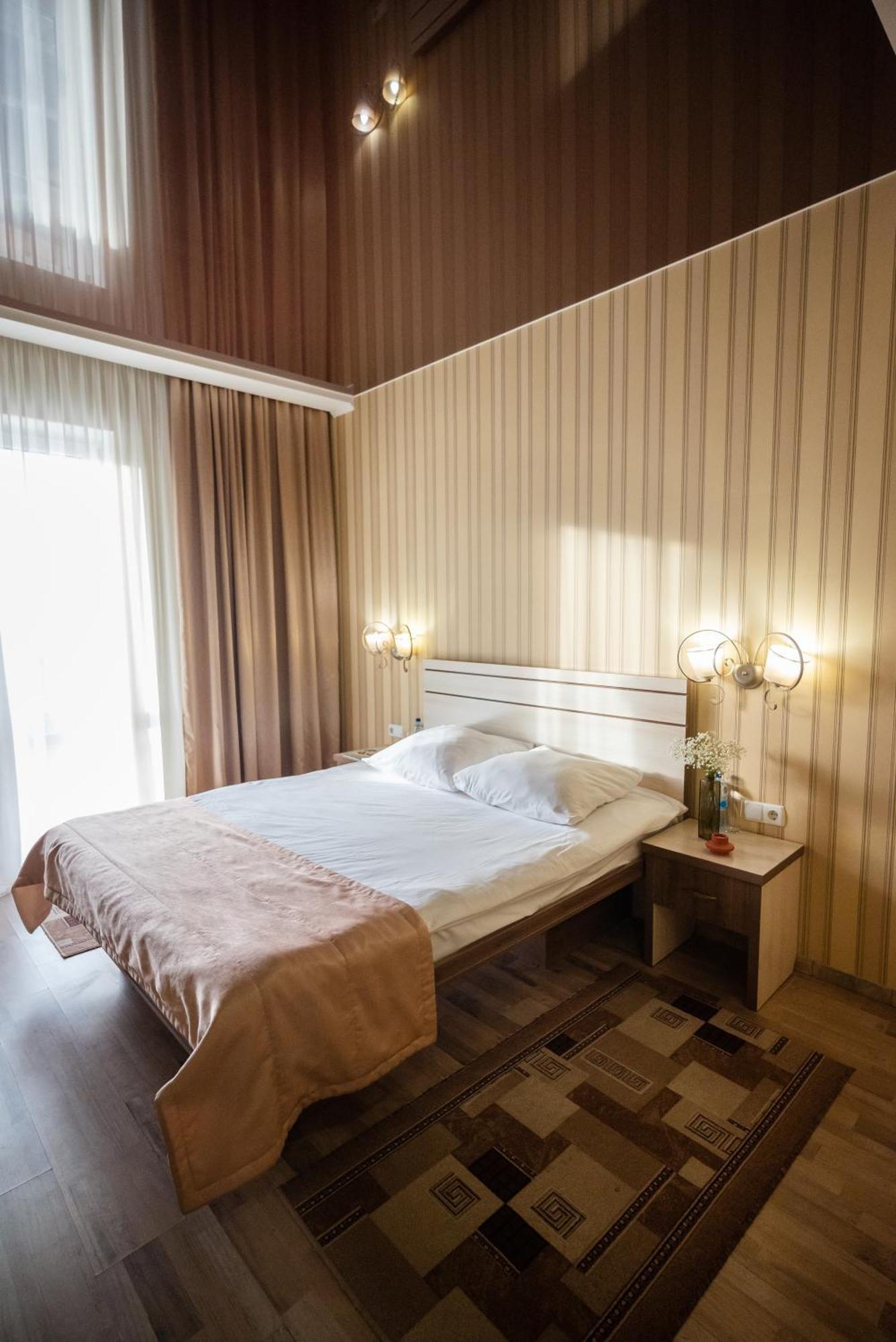 Hotel Butterfly Sadove Esterno foto