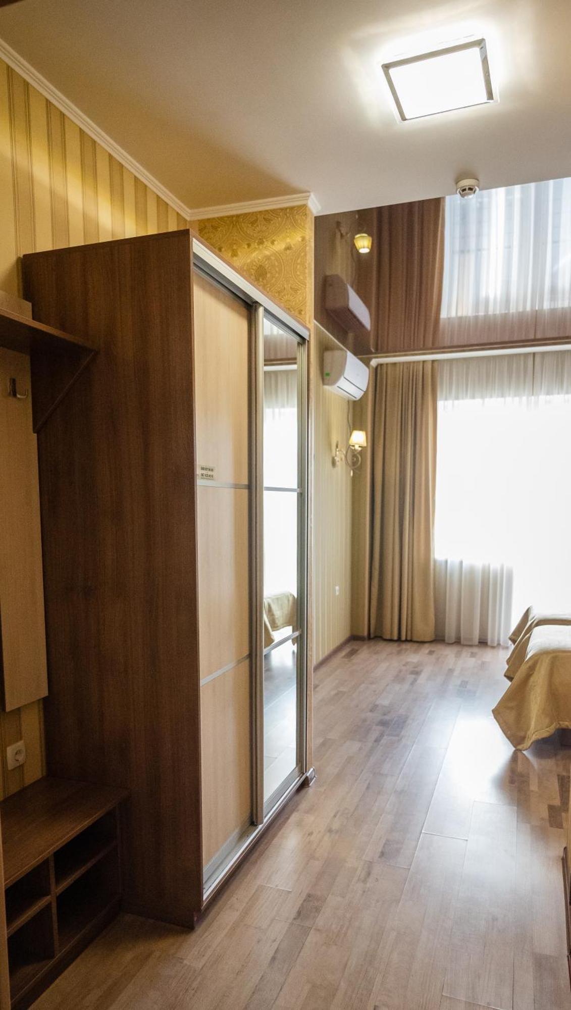 Hotel Butterfly Sadove Esterno foto