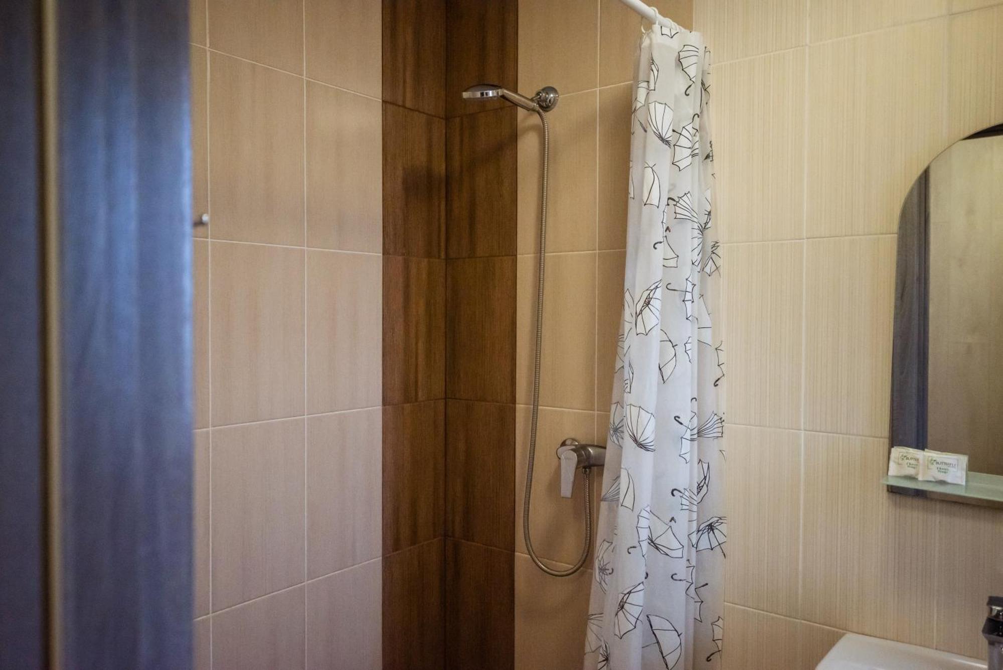 Hotel Butterfly Sadove Esterno foto