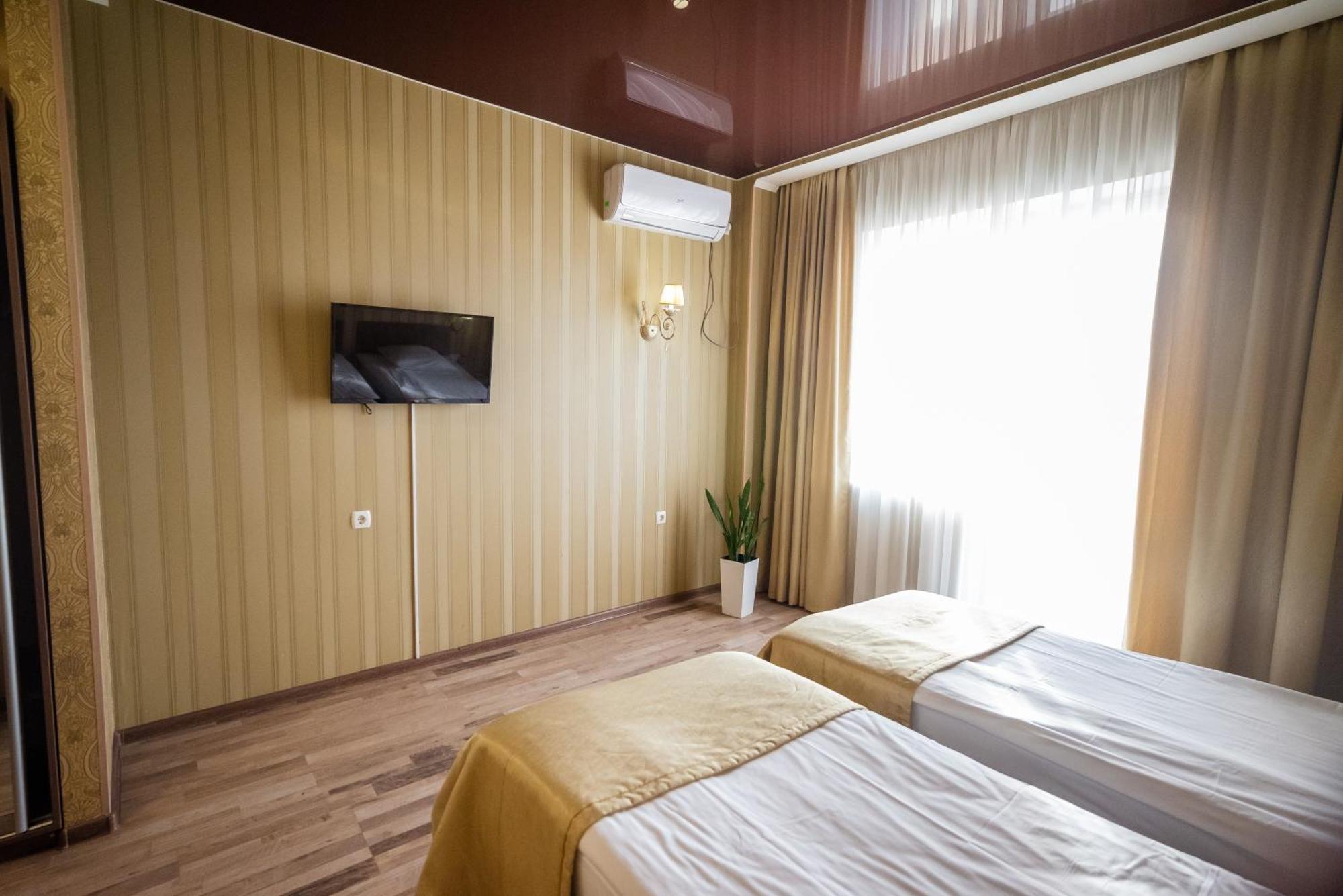 Hotel Butterfly Sadove Esterno foto