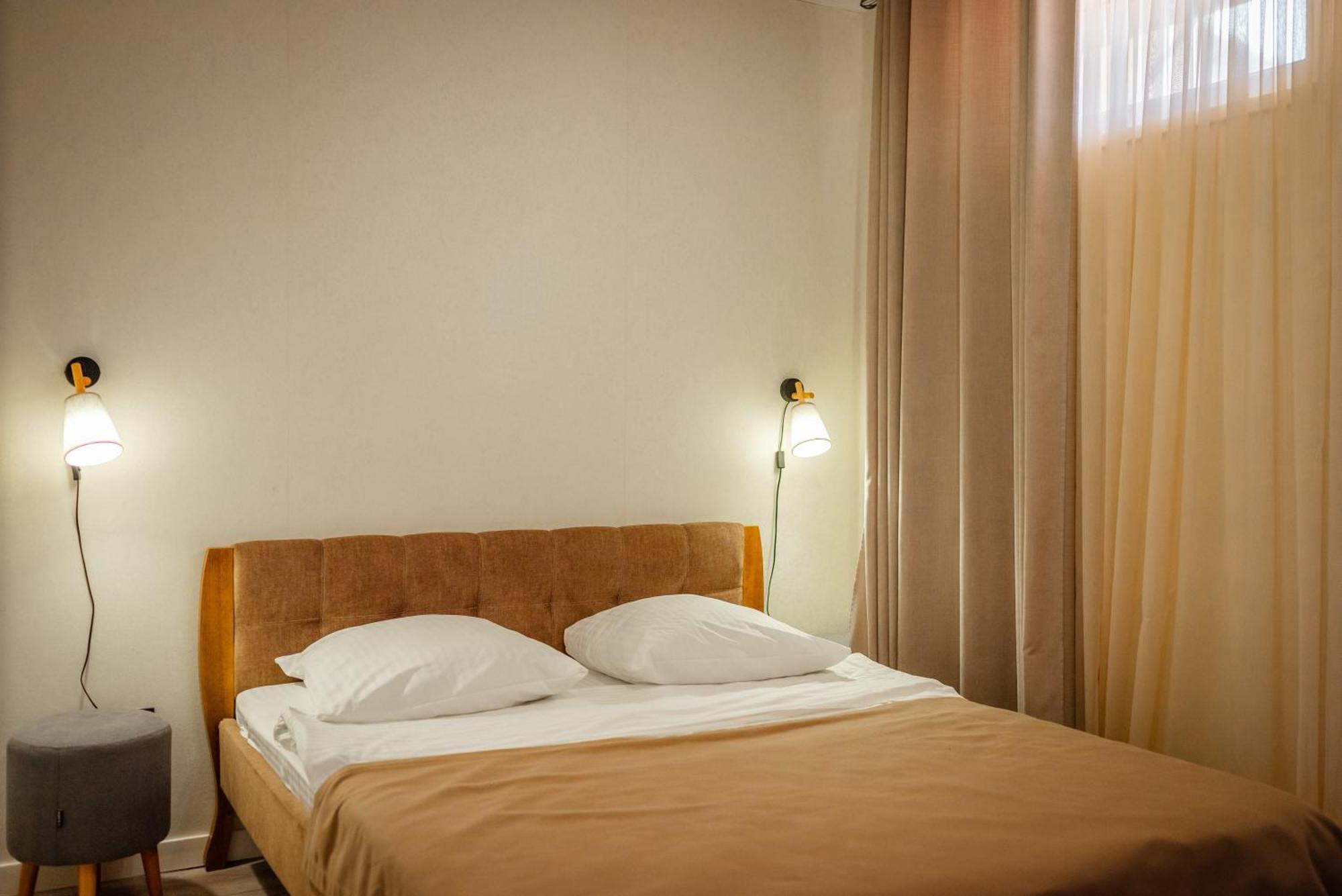 Hotel Butterfly Sadove Esterno foto