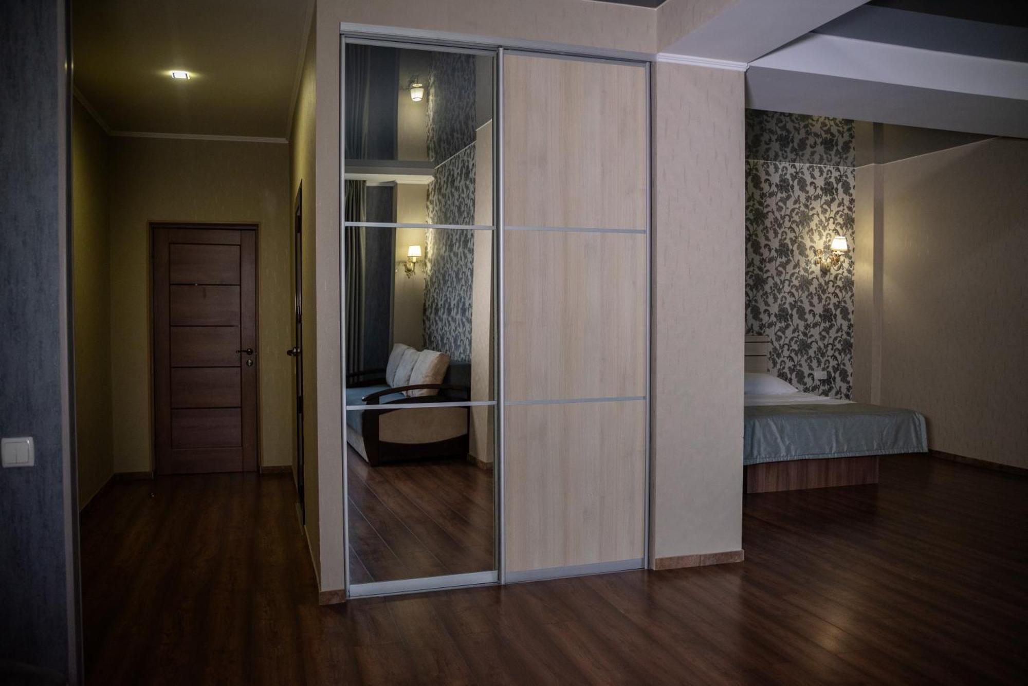 Hotel Butterfly Sadove Esterno foto