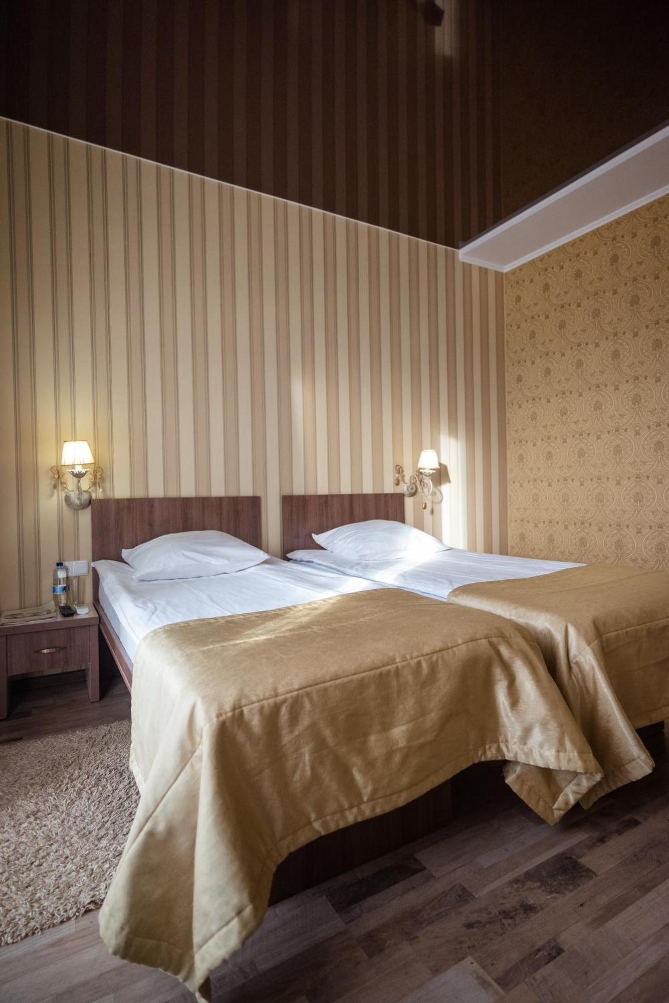 Hotel Butterfly Sadove Esterno foto