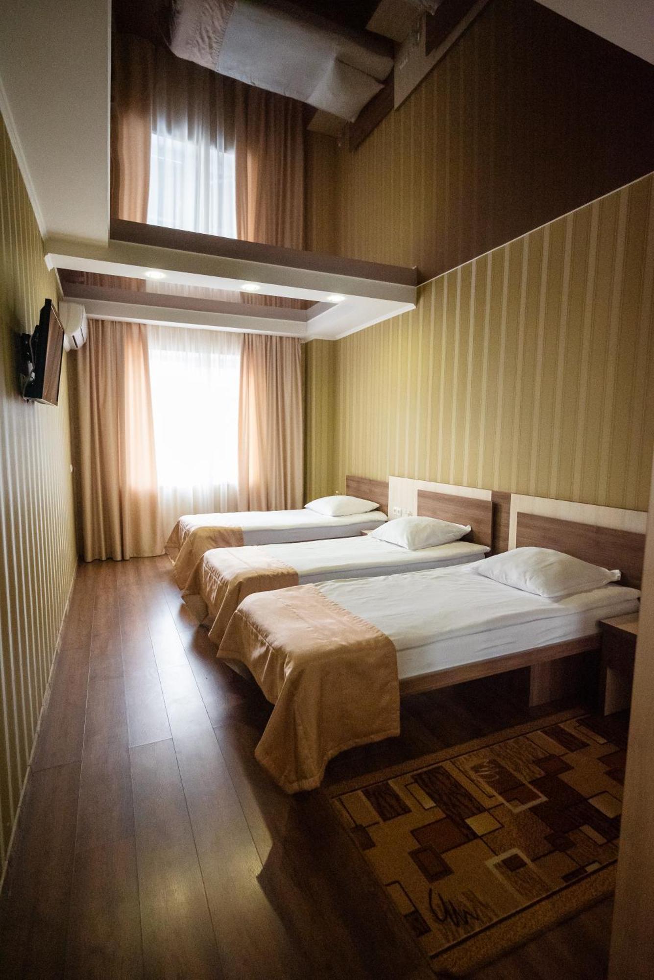 Hotel Butterfly Sadove Esterno foto