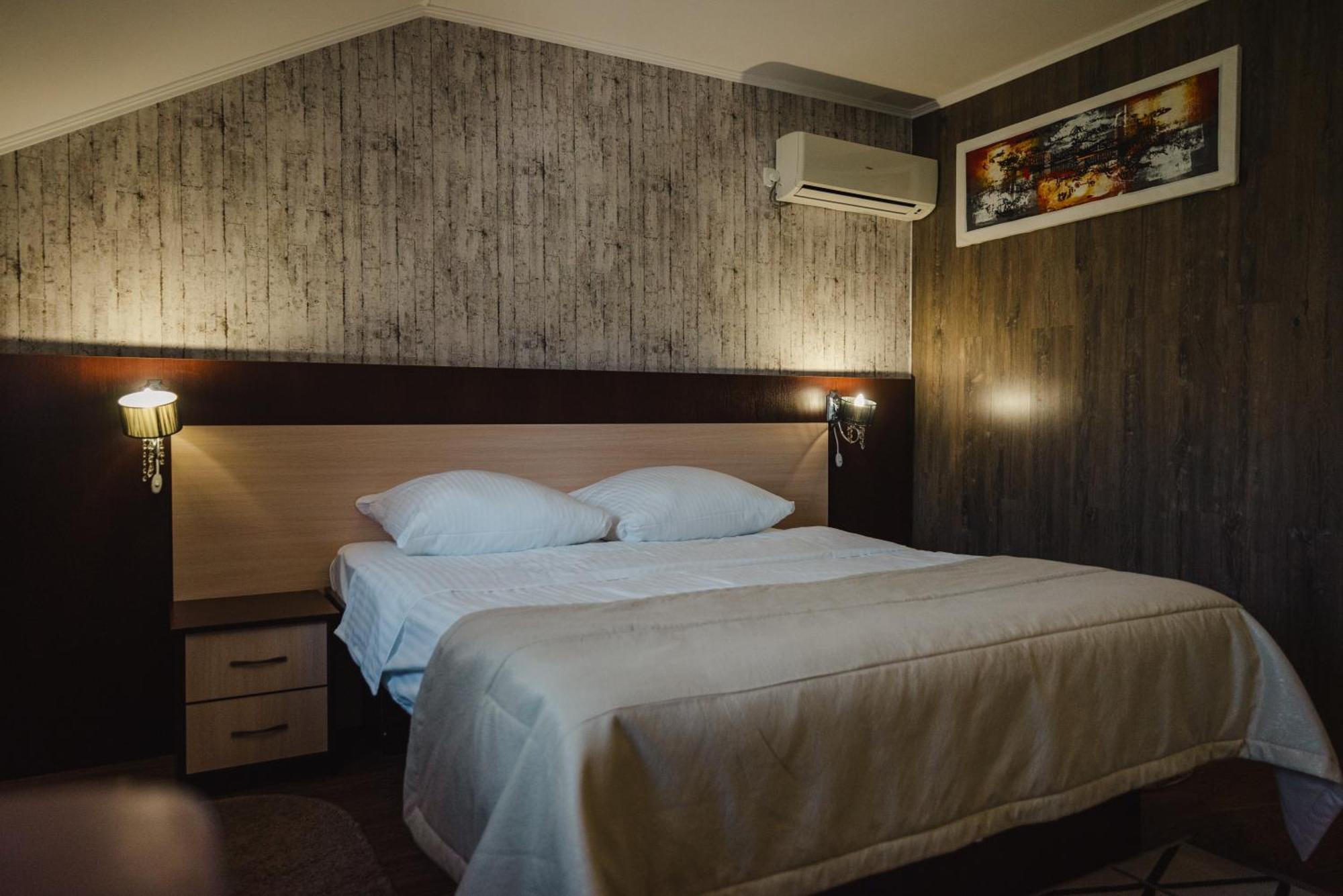 Hotel Butterfly Sadove Esterno foto