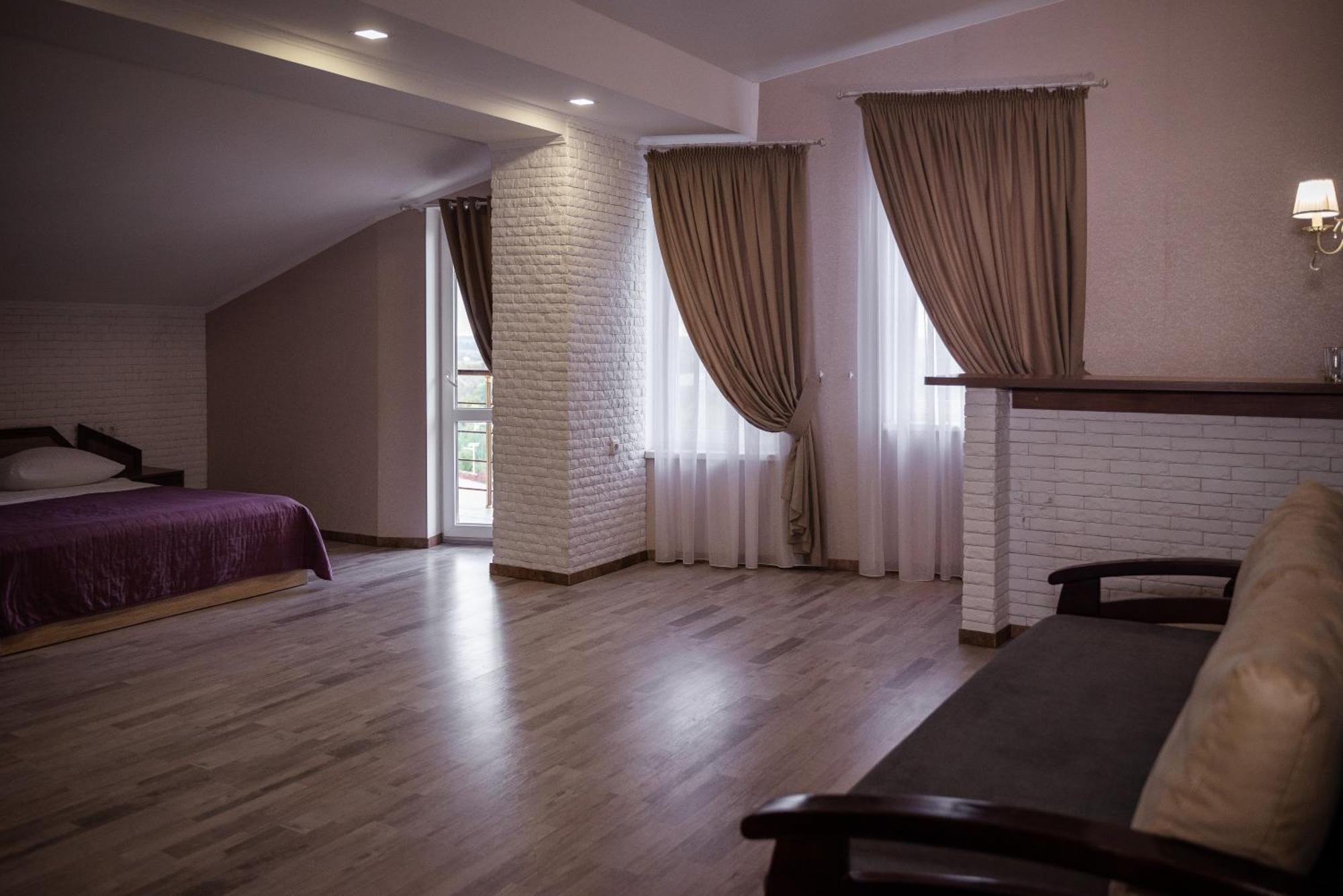 Hotel Butterfly Sadove Esterno foto