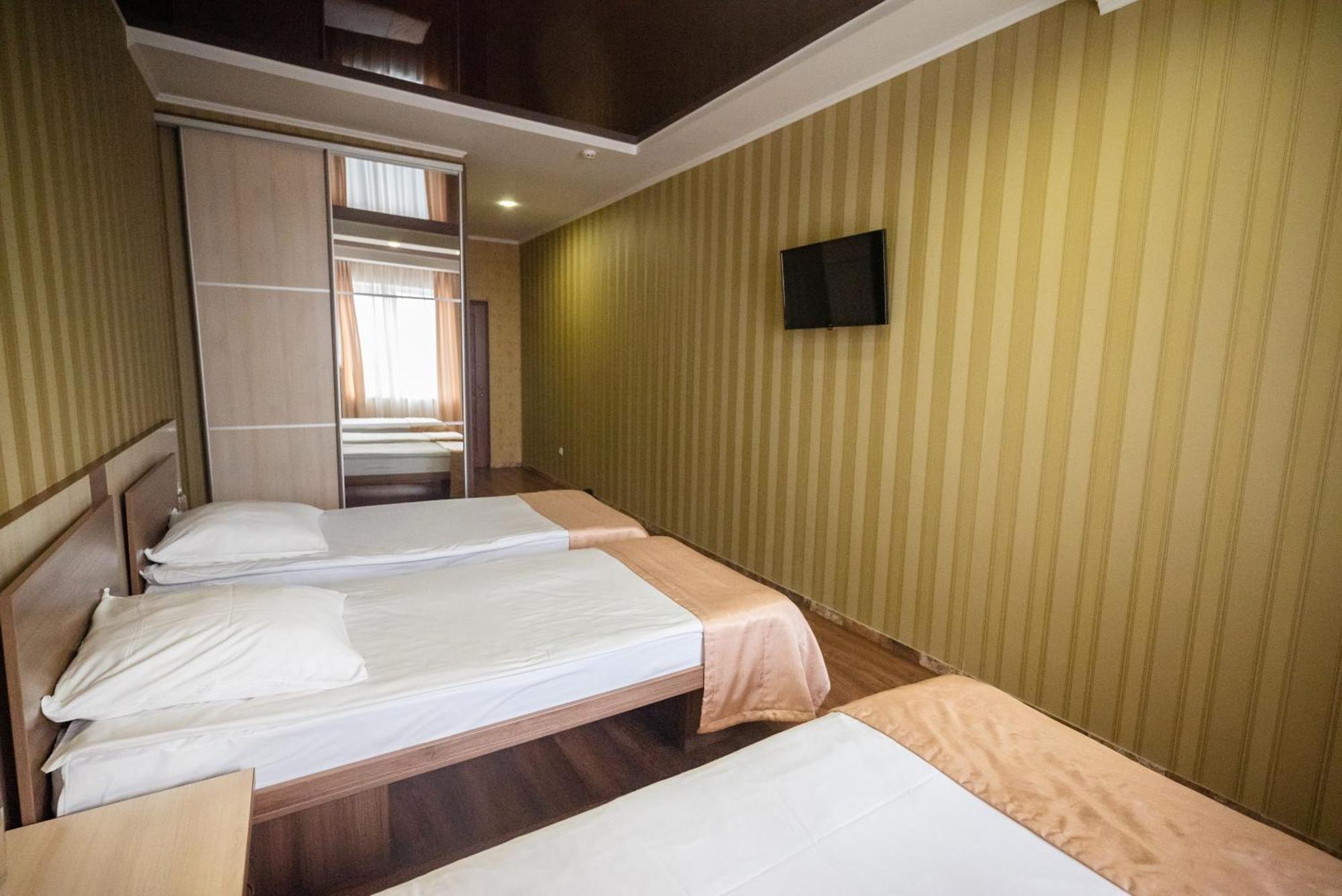 Hotel Butterfly Sadove Esterno foto